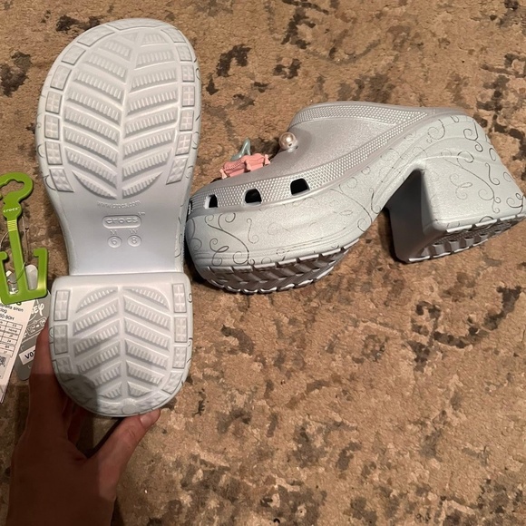 Disney Cinderella 75th crocs - Picture 2 of 3